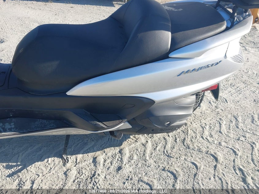 2015 YAMAHA YP400 BIKE 1