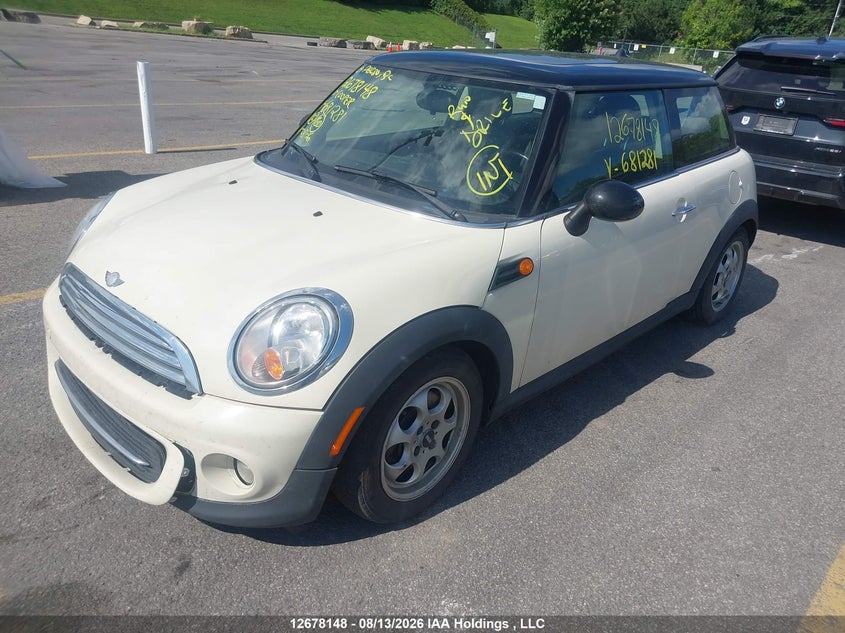 2013 MINI Cooper, Front, IAAI, VIN WMWSU3C57DT681281 — photo 2