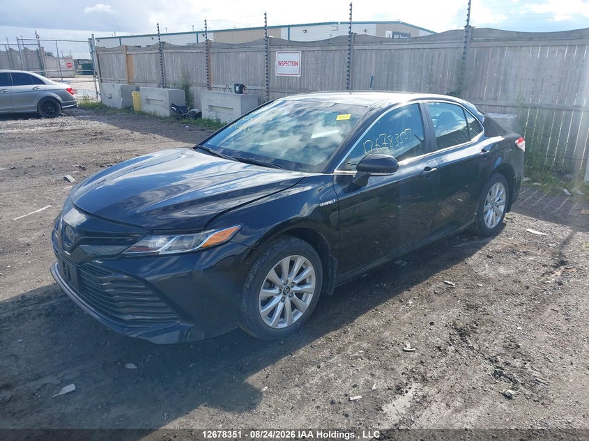 2018 Toyota Camry Hybrid Le, Правый бок, IAAI, VIN 4T1B31HK6JU003356 — фото 2