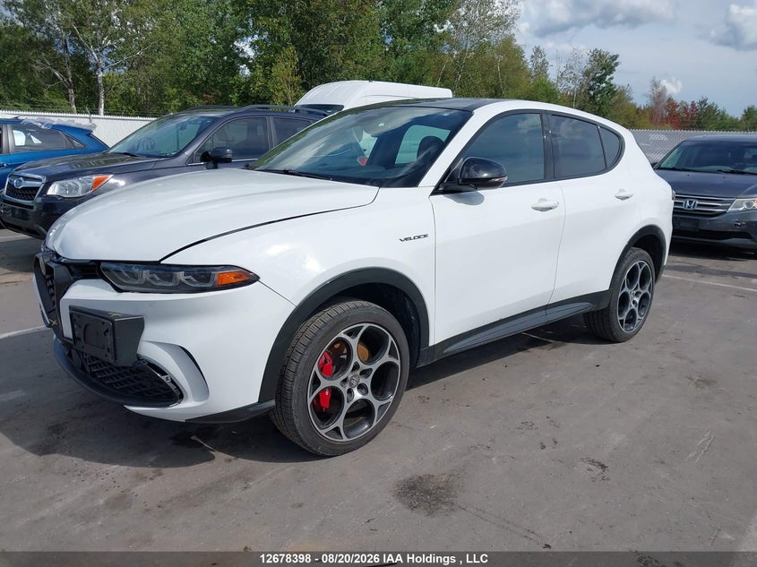 2023 Alfa Romeo Tonale Veloce, Front, IAAI, VIN ZASNATDN2P3037350 — photo 2