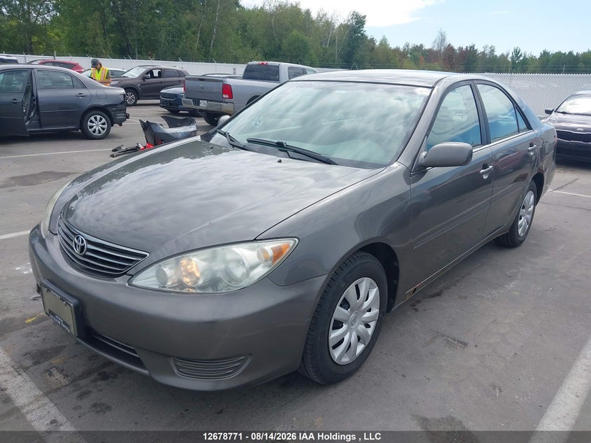 2005 Toyota Camry, Благотворительность, IAAI, VIN 4T1BE32K45U972268 — фото 2
