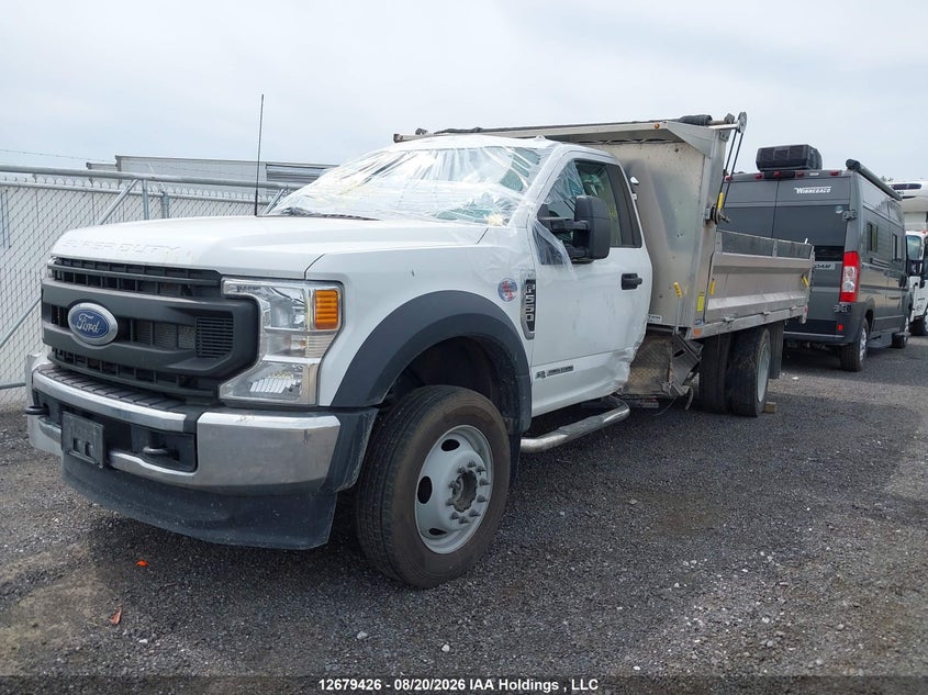 2022 Ford F550, Left Side, IAAI, VIN 1FDUF5HT8NEC73673 — photo 2