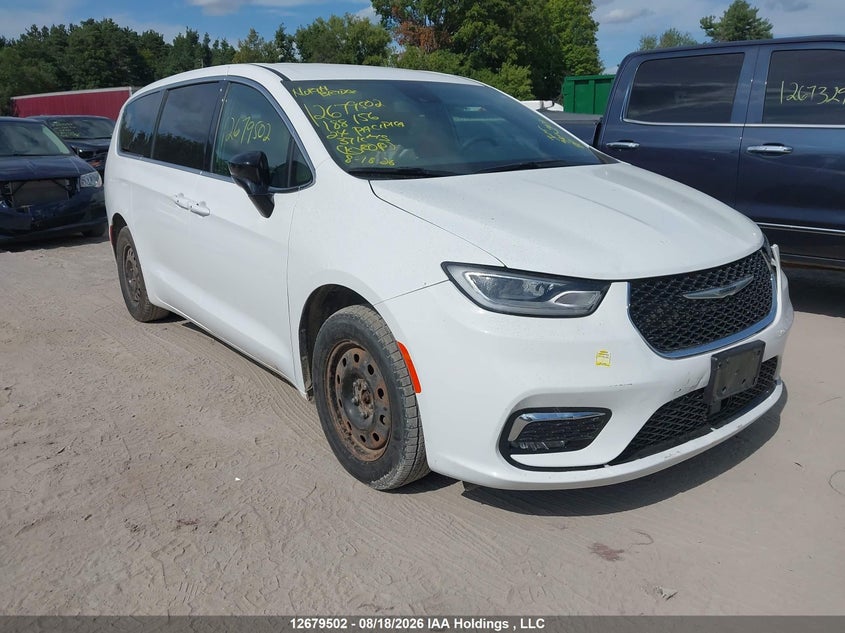 2024 Chrysler Pacifica Touring, Удар спереди, IAAI, VIN 2C4RC1FG9RR188156