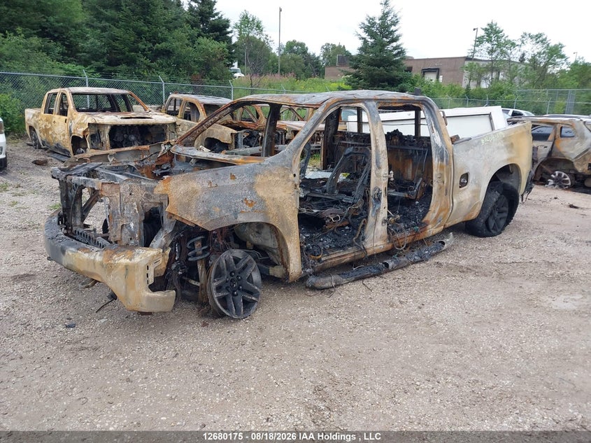 2022 Chevrolet Silverado, Total Burn, IAAI, VIN 3GCPYFED9NG154425 — photo 2