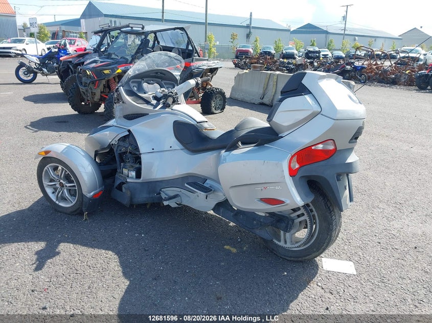 2010 CAN-AM/ BRP SPYDER MOTO 2