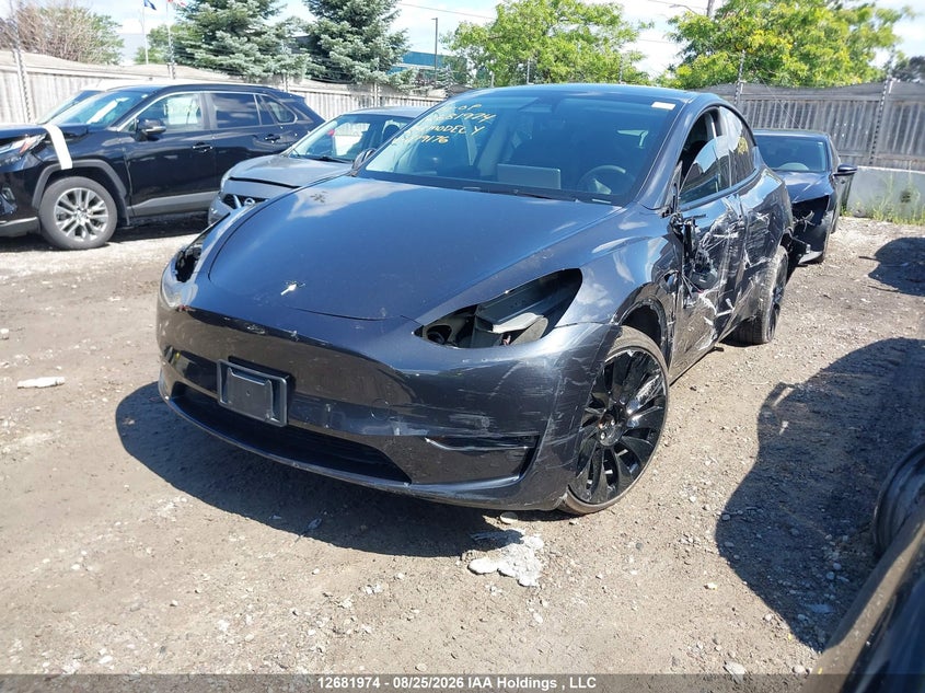 2024 Tesla Model Y, Левый бок, IAAI, VIN 7SAYGDED8RF079176 — фото 2