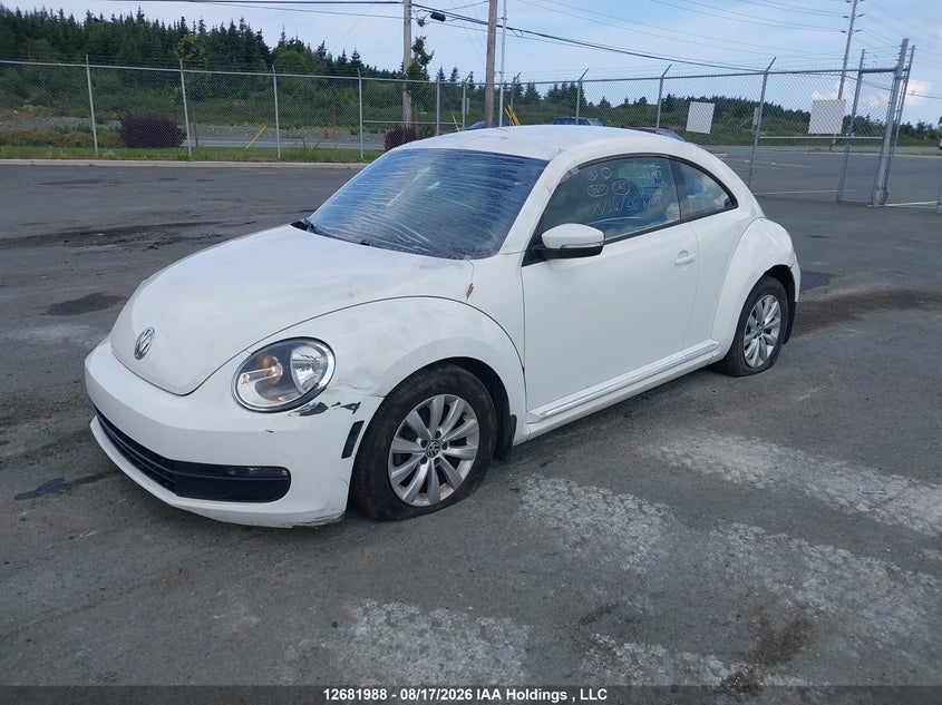 2012 Volkswagen Beetle 2.5L Comfortline/2.5L Highline/Premiere/Premiere+, Front, IAAI, VIN 3VWJX7AT7CM623101 — photo 2