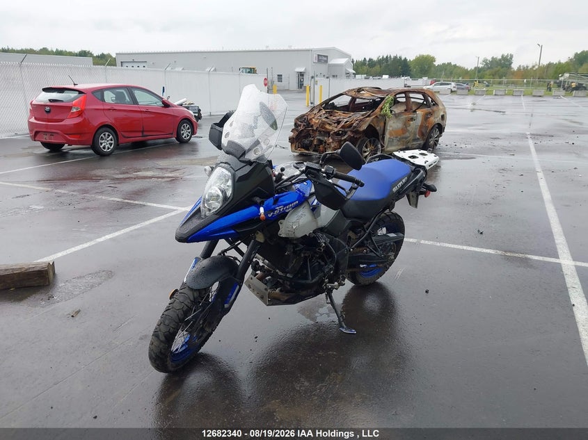 2019 Suzuki —, Левый бок, IAAI, VIN JS1VU51A1K7100403 — фото 2