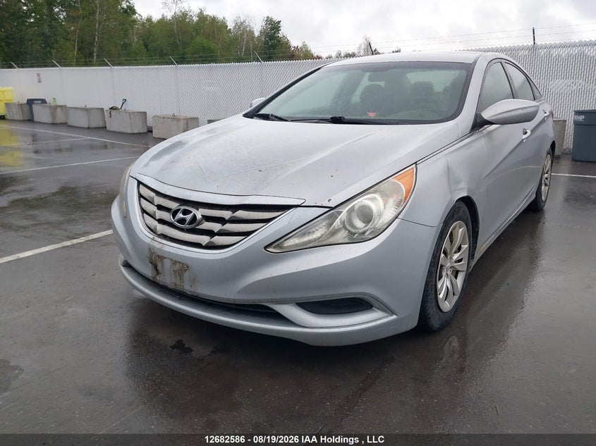 2011 Hyundai Sonata, Благодійність, IAAI, VIN 5NPEB4AC1BH120590 — фото 2