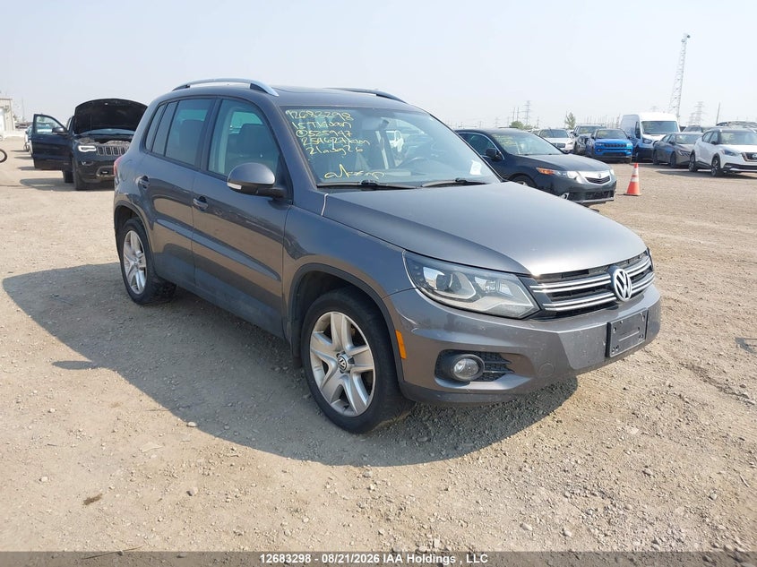 2015 Volkswagen Tiguan S/Se/Sel/R-Line, Удар спереди, IAAI, VIN WVGJV7AX6FW525947