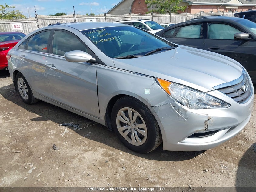 2012 Hyundai Sonata, Удар спереди, IAAI, VIN 5NPEB4AC3CH420133