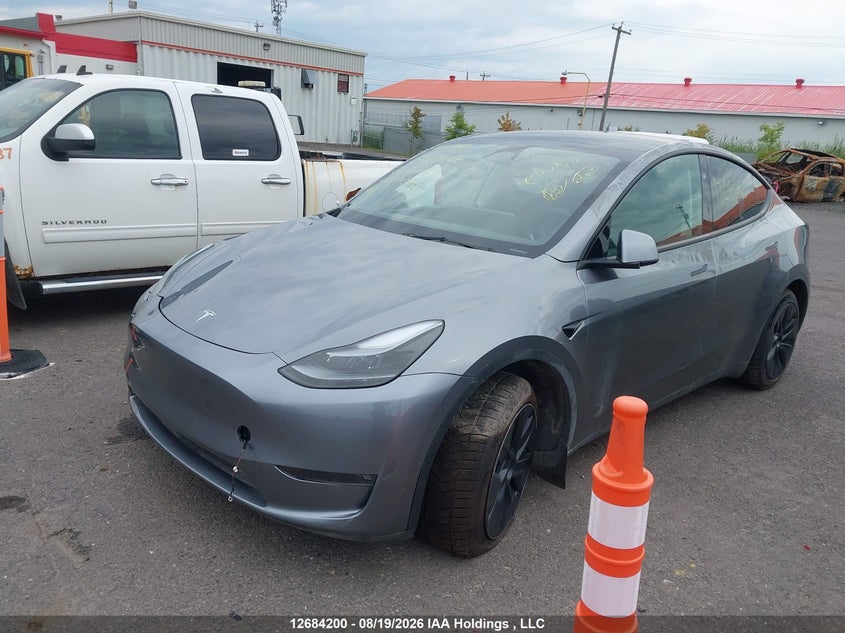 2025 Tesla Model Y, Repossession, IAAI, VIN 7SAYGDEE1SF224590 — photo 2