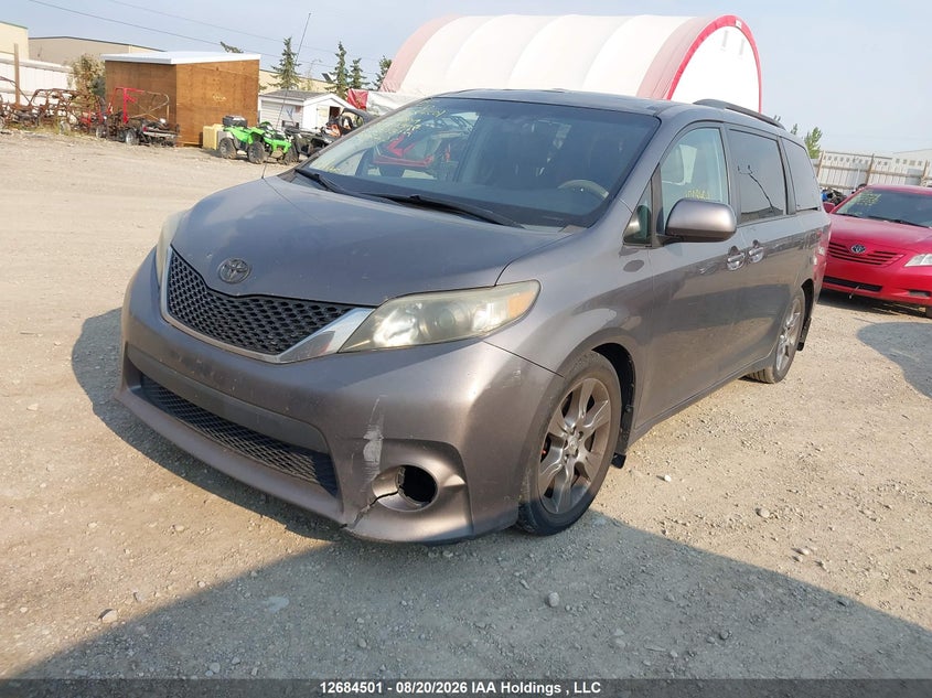 2012 Toyota Sienna, Удар сзади, IAAI, VIN 5TDXK3DC2CS227397 — фото 2