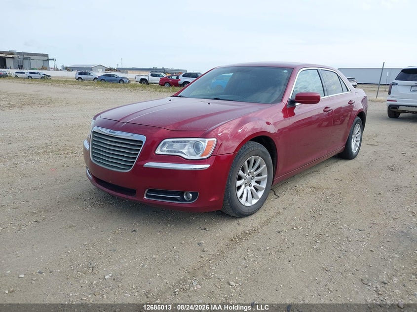 2014 Chrysler 300, Right Side, IAAI, VIN 2C3CCAAG1EH107135 — photo 2