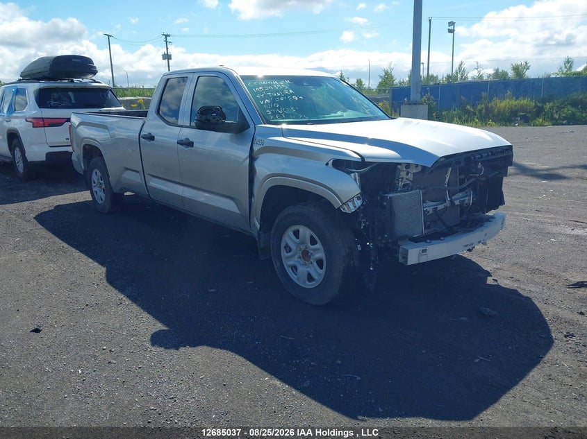 2024 Toyota Tundra Sr 4X2, Удар спереди, IAAI, VIN 5TFKB5CD4RX001803