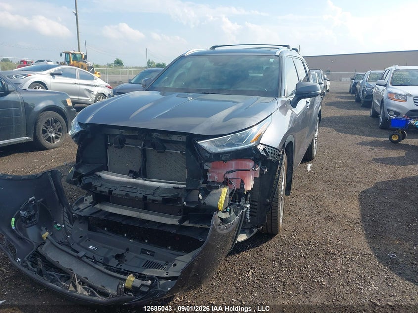 2022 Toyota Highlander Limited, Water, IAAI, VIN 5TDFZRBH3NS182868 — photo 2