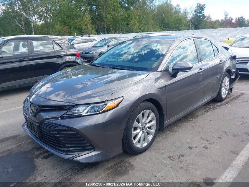2018 Toyota Camry Le, Удар сзади, IAAI, VIN 4T1B11HK4JU019514 — фото 2