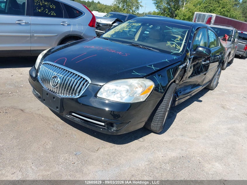 2011 Buick Lucerne, Левый бок, IAAI, VIN 1G4HJ5EM1BU124360 — фото 2