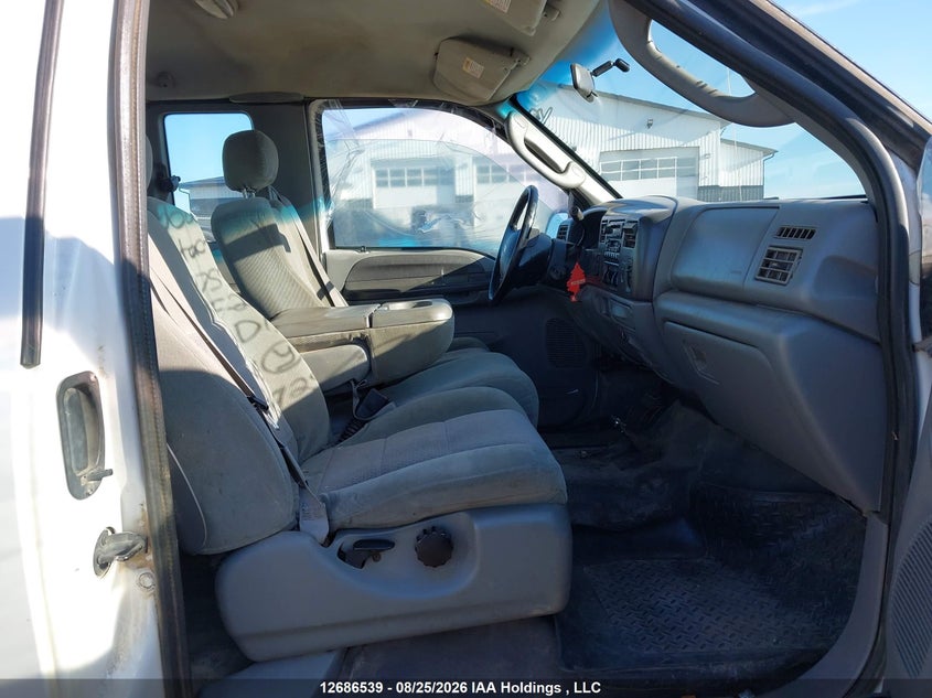 2003 FORD F250 COUPE 5.4L V-8 REGULAR , 260HP