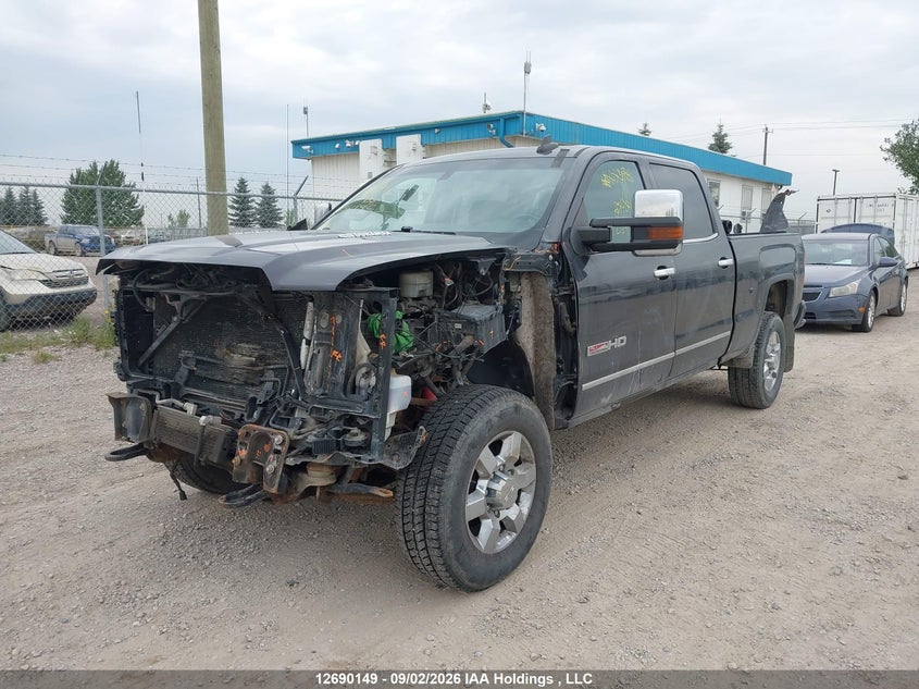 2015 GMC —, Front, IAAI, VIN 1GT423C87FF562854 — photo 2