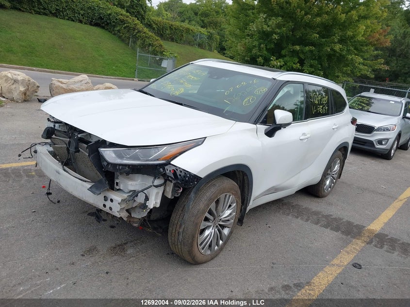 2026 Toyota Highlander, Front, IAAI, VIN 5TDKDRBH6TS596169 — photo 2