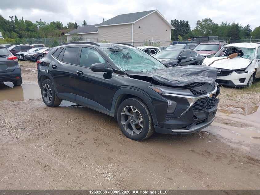 2025 Chevrolet Trax 1Lt, Удар спереду, IAAI, VIN KL77LHE24SC014674