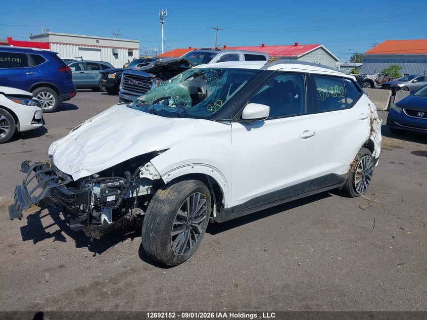 2025 Nissan Kicks, По колу, IAAI, VIN 3N1CP5CV3SL484445 — фото 2