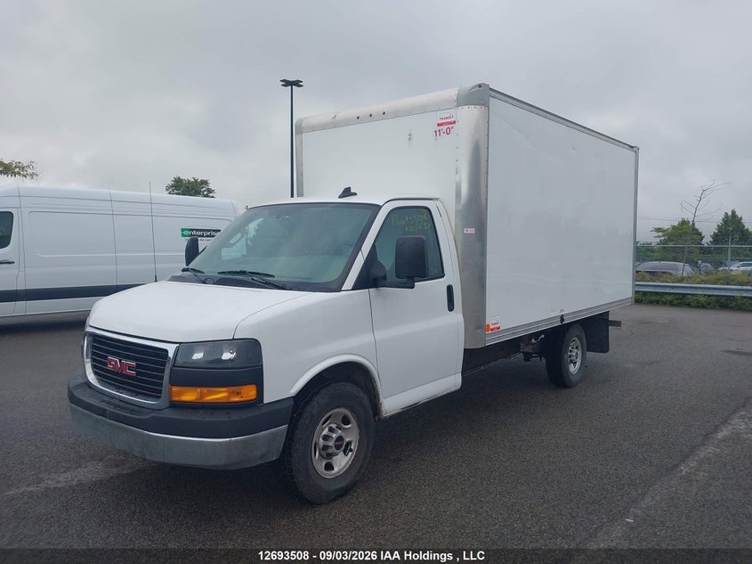 2021 GMC Savana Cutaway, Left Side, IAAI, VIN 1GD07SF72M1263193 — photo 2
