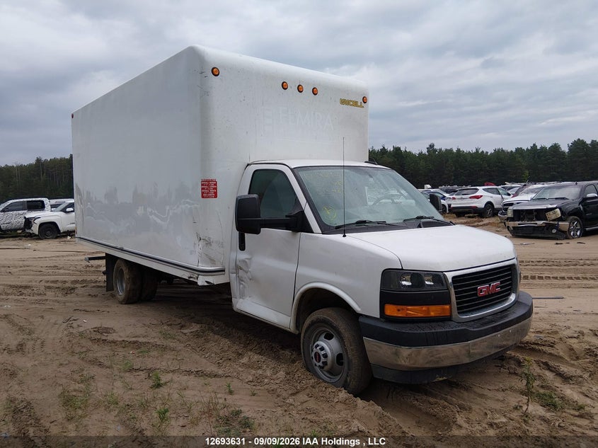 2023 GMC Savana Cutaway G3500, Правый бок, IAAI, VIN 7GZ37TC76PN015489