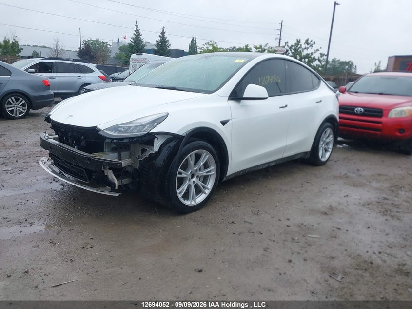 2021 Tesla Model Y, Front, IAAI, VIN 5YJYGDEE9MF183657 — photo 2