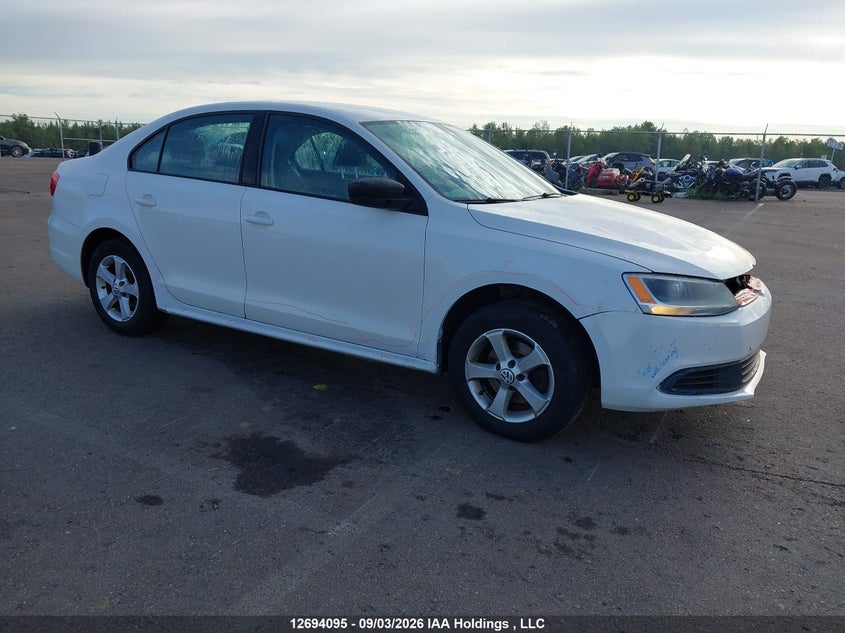 2013 Volkswagen Jetta 2.0L Trendline/2.0L Trendline+, Удар спереду, IAAI, VIN 3VW2K7AJXDM373050
