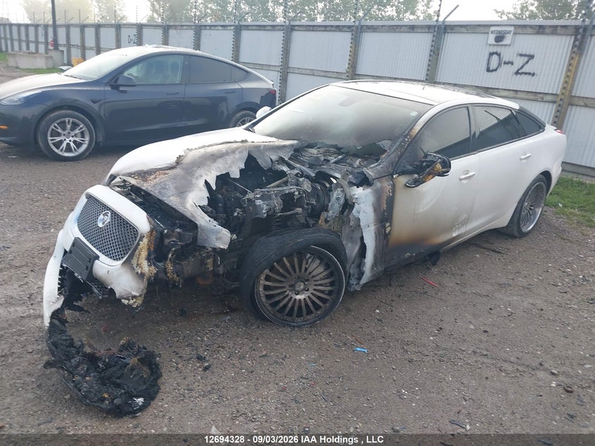 2011 Jaguar XJ, Engine Fire, IAAI, VIN SAJXA2GB2BLV04518 — photo 2