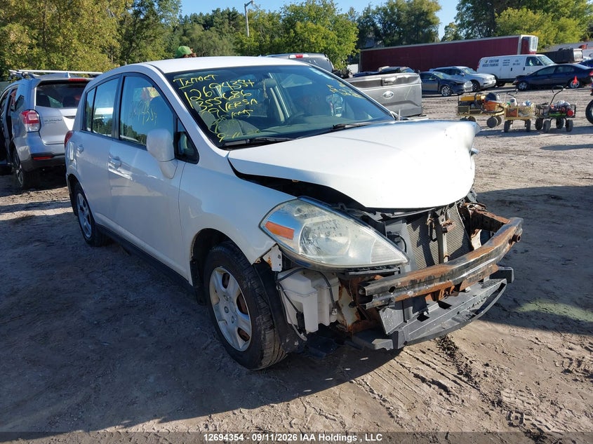 2009 Nissan Versa, Удар спереду, IAAI, VIN 3N1BC13E29L355686