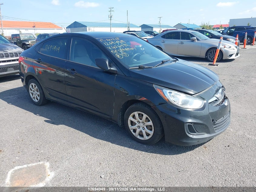 2013 Hyundai Accent Gls/Gs, Left Front, IAAI, VIN KMHCT4AE7DU424582
