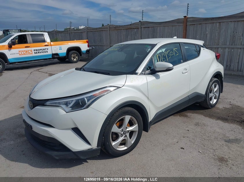 Vin: nmtkhmbx3jr061018, lot: 3100027, toyota c-hr xle 20182
