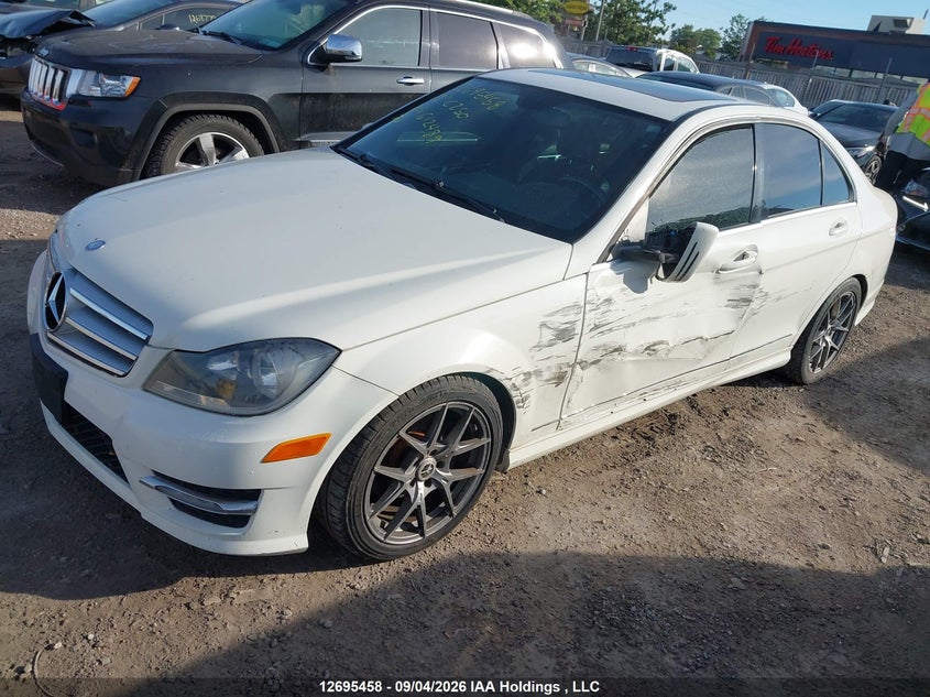 2012 Mercedes-Benz C-klasse, Левый бок, IAAI, VIN WDDGF8FB3CA612489 — фото 2