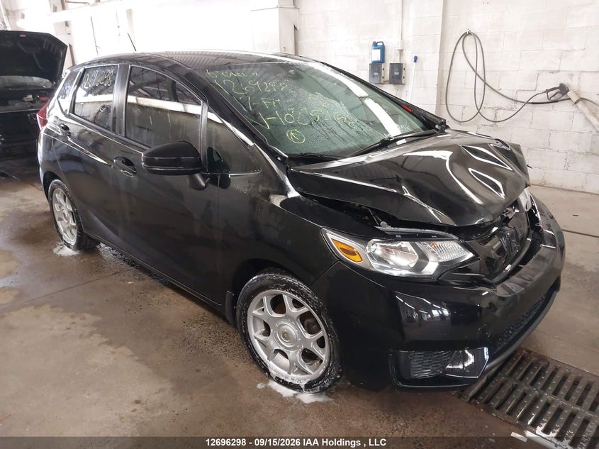 2017 Honda Fit Lx, Удар спереди, IAAI, VIN 3HGGK5G55HM102752