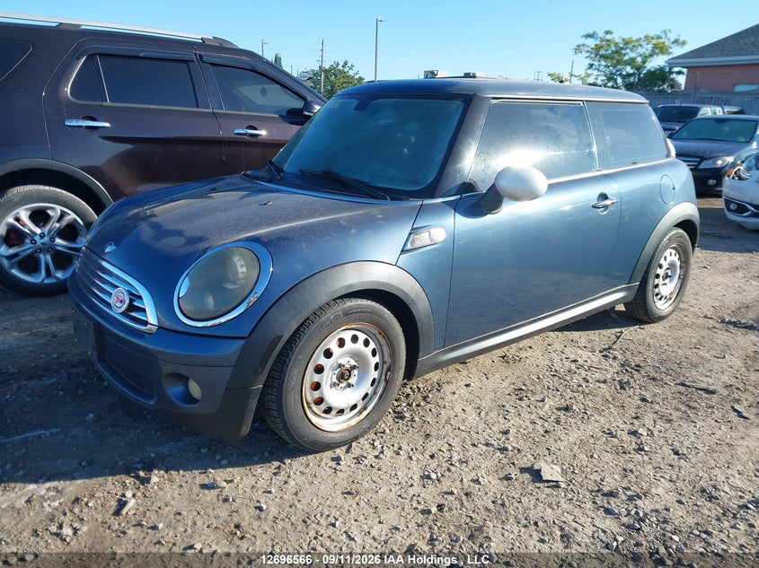 2010 MINI Cooper, Затоплення, IAAI, VIN WMWMF3C54ATU79593 — фото 2