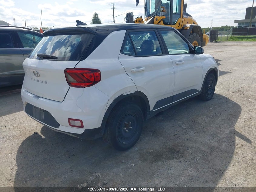 Vin: kmhrb8a37nu198371, lot: 3102139, hyundai venue essential auto ivt with two-tone body colour 20224