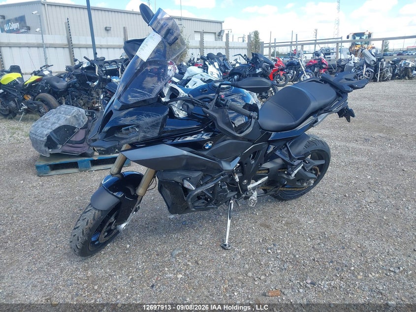 2022 BMW —, Front, IAAI, VIN WB10E4304N6F18573 — photo 2