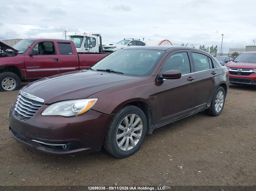 2013 Chrysler 200 Touring, Front, IAAI, VIN 1C3CCBBB3DN500343 — photo 2