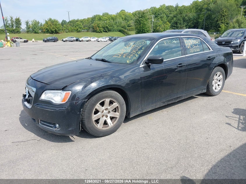 2014 Chrysler 300, Right Front, IAAI, VIN 2C3CCAAG7EH107222 — photo 2