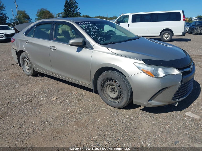 2016 Toyota Camry Le, Удар ззаду, IAAI, VIN 4T1BF1FK4GU222707