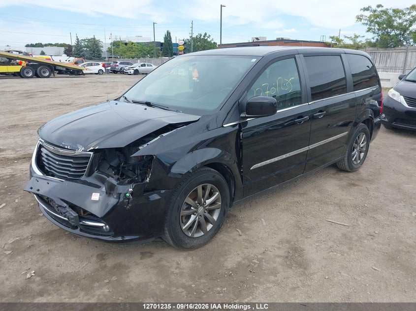 2016 Chrysler Town & Country S, Front, IAAI, VIN 2C4RC1HG0GR286082 — photo 2