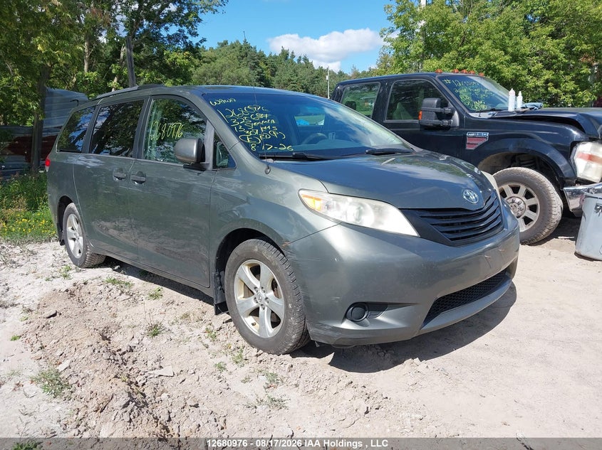 2013 Toyota Sienna V6 7 Passenger, Удар сзади, IAAI, VIN 5TDZK3DC1DS325654