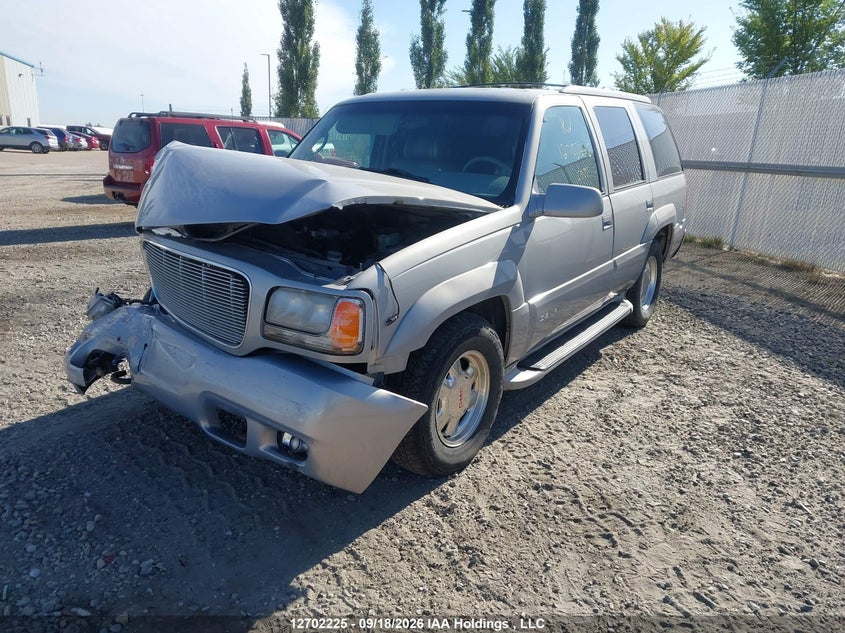 1999 GMC Yukon 4Dr 4Wd, Front, IAAI, VIN 1GKEK13R9XR919277 — photo 2