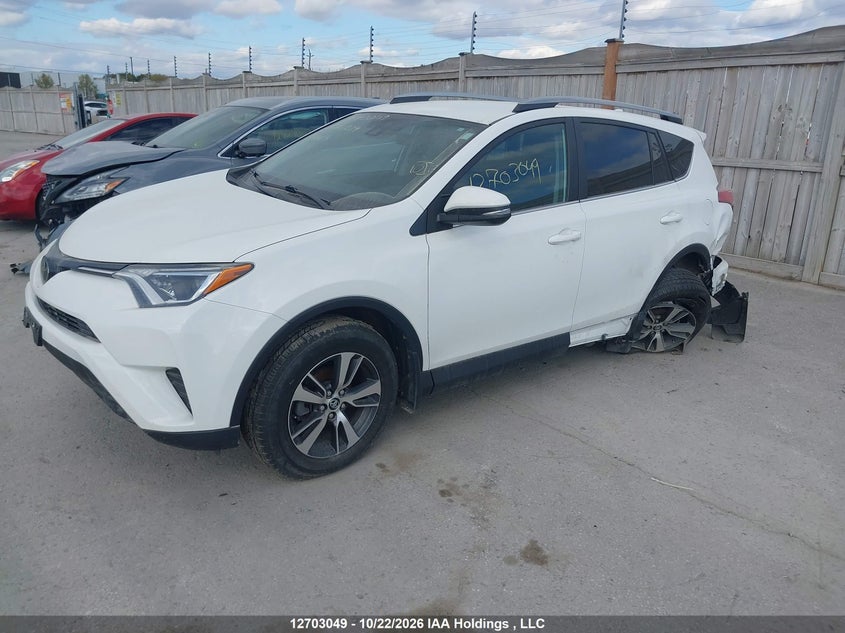 Vin: 2t3bfrev8jw772534, lot: 3108686, toyota rav4 le 20182
