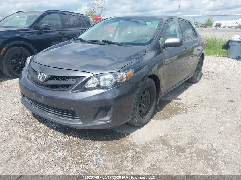 2013 Toyota Corolla, Правый бок, IAAI, VIN 2T1BU4EE6DC034755 — фото 2