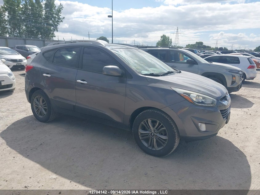 2015 Hyundai Tucson Limited/Se, Удар спереду, IAAI, VIN KM8JUCAGXFU031209