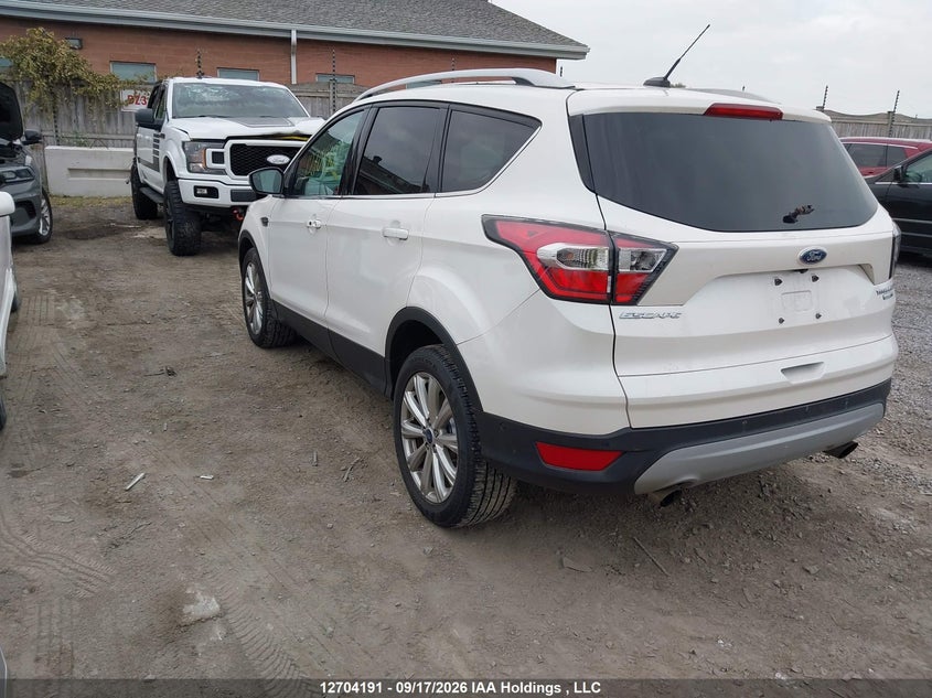 Vin: 1fmcu9j93hua70014, lot: 3109900, ford escape titanium 20173